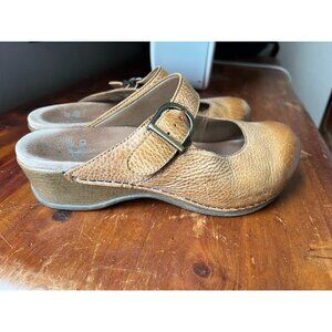 Dansko Mary Jane Clogs Tan Aged Look Sz 37